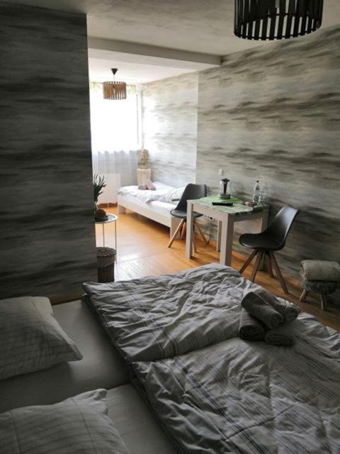 Zur Linde Hotell Ottweiler Exteriör bild