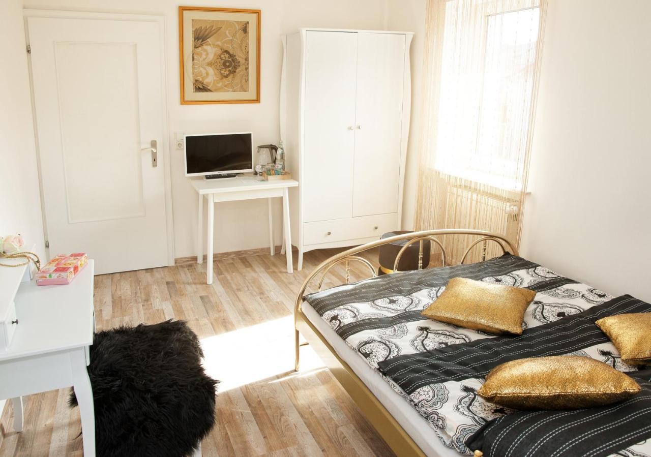 Zur Linde Hotell Ottweiler Exteriör bild